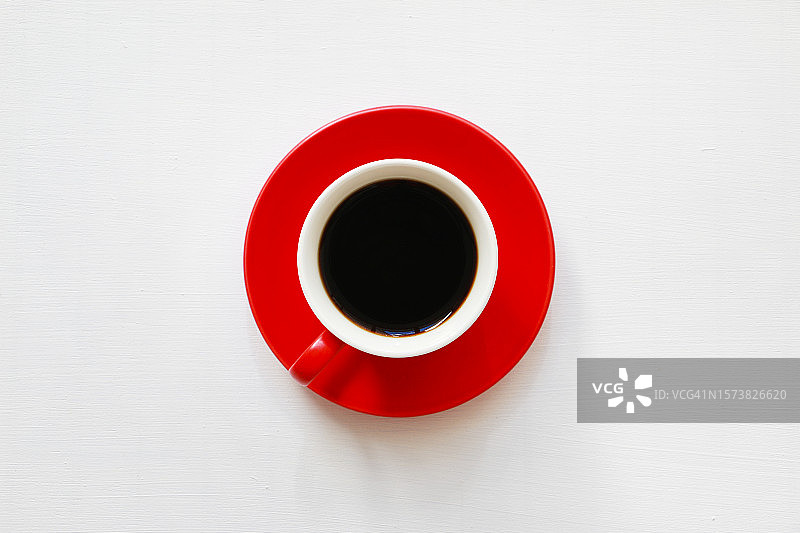 红色杯碟上的咖啡图片素材