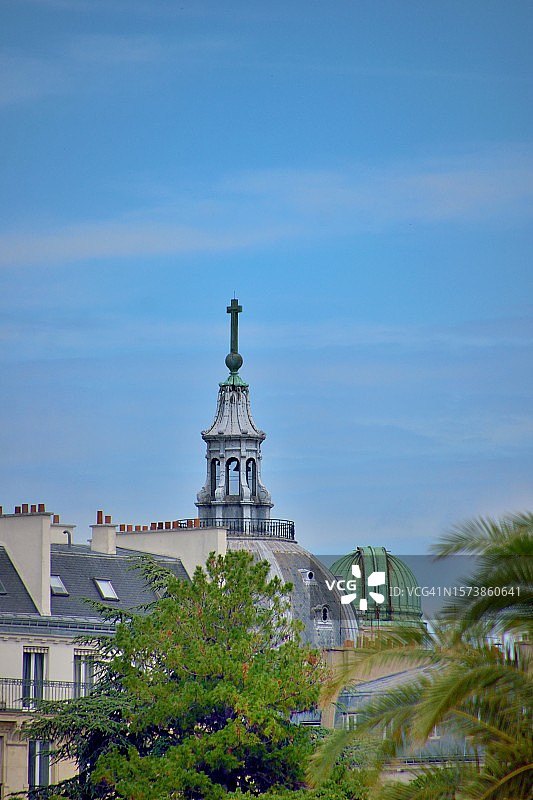 巴黎圣厄休勒小教堂钟楼和索邦天文台图片素材