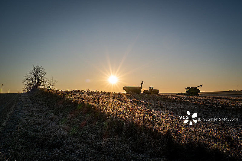 秋收日出图片素材