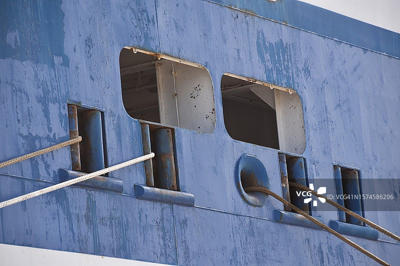 船和系泊绳特写图片素材