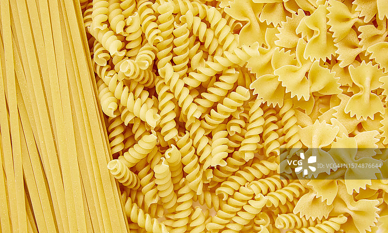 干燥意大利面特写，高角度拍摄图片素材