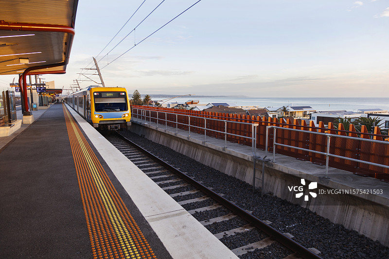 墨尔本新建的“空中铁路”火车站一景图片素材