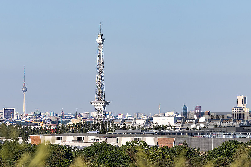 德国柏林电视塔和广播塔天际线图片素材