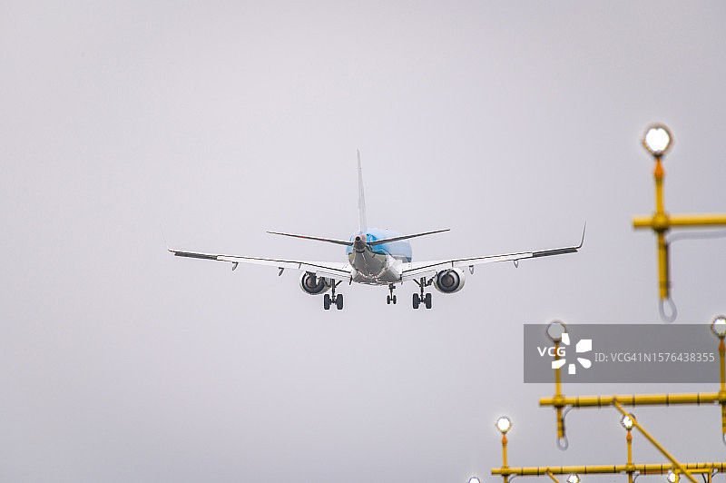 客机着陆的后视图图片素材