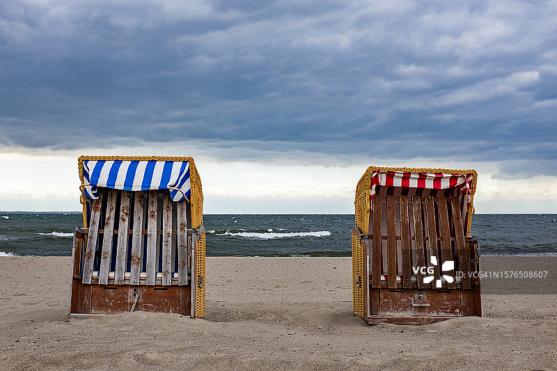 海滩对着天空的美景图片素材