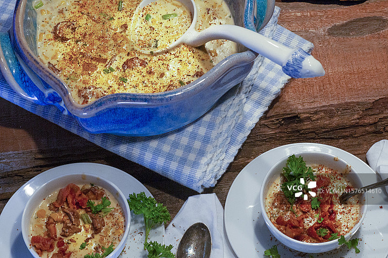 餐桌上食物的高角度视角图片素材