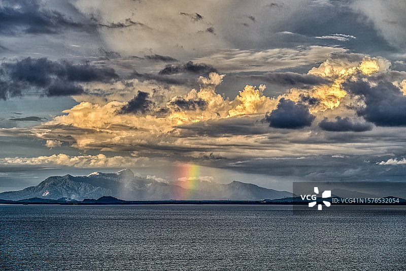 日落时大海对天空的美丽景色图片素材