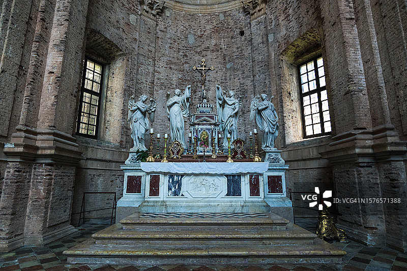 圣尼古拉斯教堂内的祭坛和宗教圣像图片素材