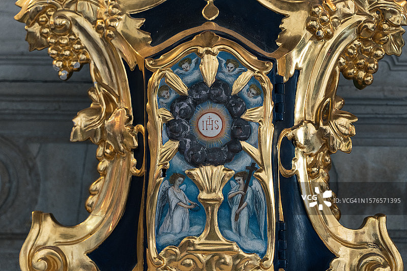 圣尼古拉斯教堂内的宗教圣像图片素材