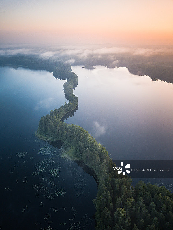 芬兰塔梅拉岛屿日落航拍图片素材