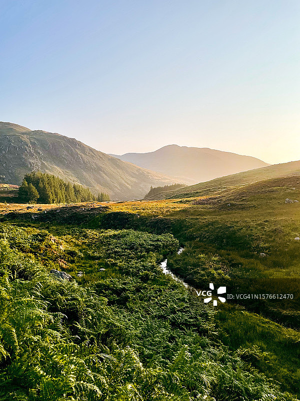 英国阿伯费尔迪的晴空田野风光图片素材