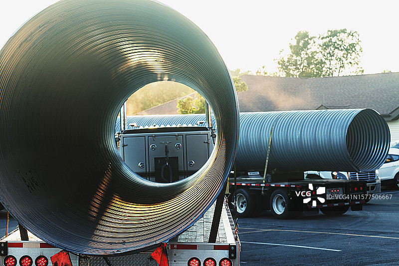 涵洞卸货图片素材