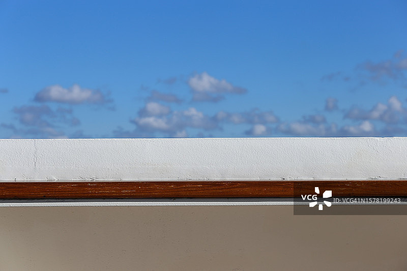 船舷上的天空图片素材