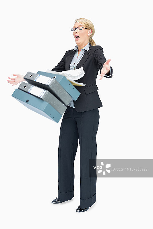 女商人掉落许多文件夹图片素材