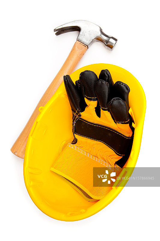 头盔里放着锤子的两只皮手套图片素材