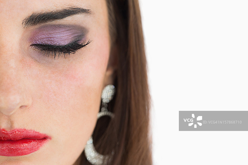 闭着眼睛的化妆女人图片素材