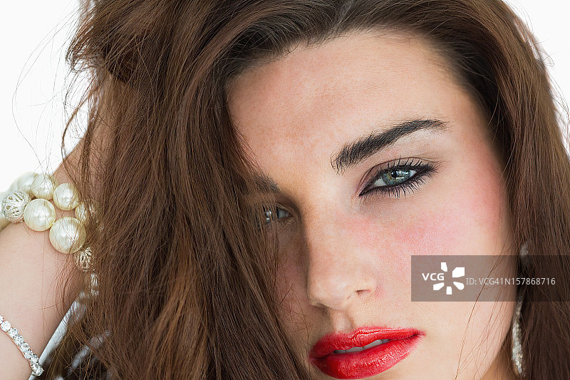 佩戴珠宝的红唇女人图片素材