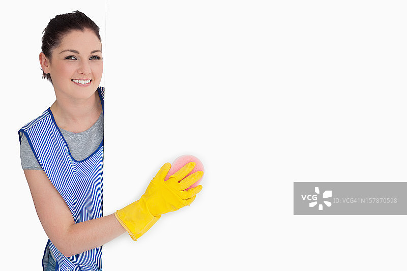 清洁工用海绵清洗物品微笑图片素材