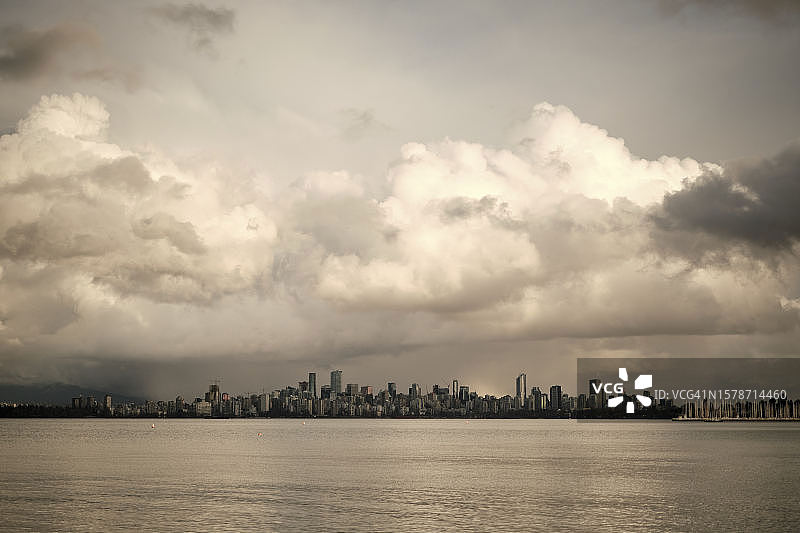 加拿大大不列颠哥伦比亚省温哥华海滨建筑风光图片素材