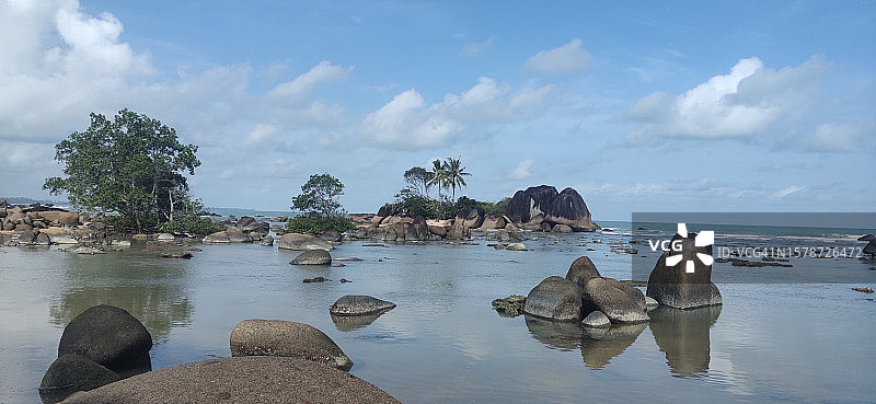 海滩岩石全景图片素材