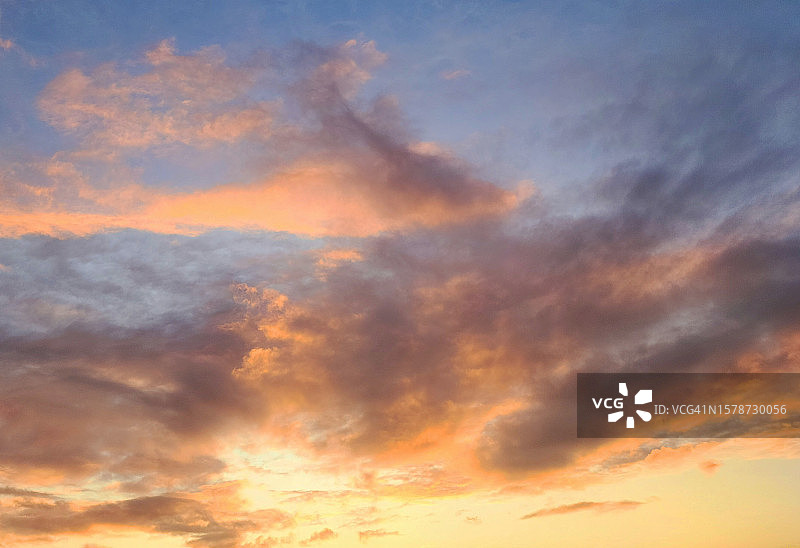 日落时的低角度天空图片素材