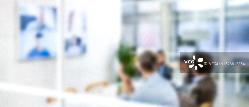 视频会议的模糊画面图片素材