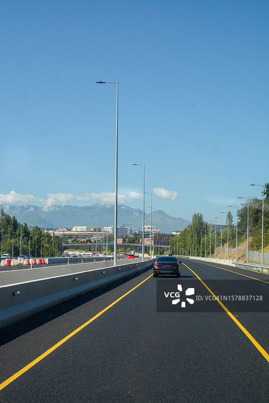 通往城市的高速公路入口图片素材