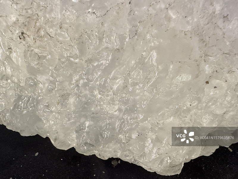 天然形态的岩盐图片素材