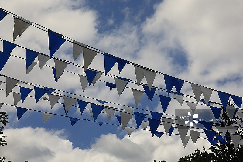 绳子上的三角旗banner图片素材