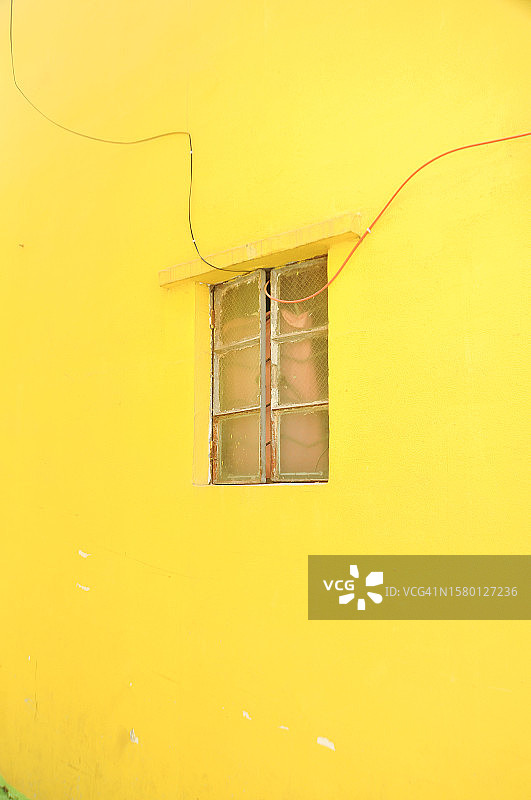 极简旧窗户粉色墙壁中国广东江门横坑村图片素材