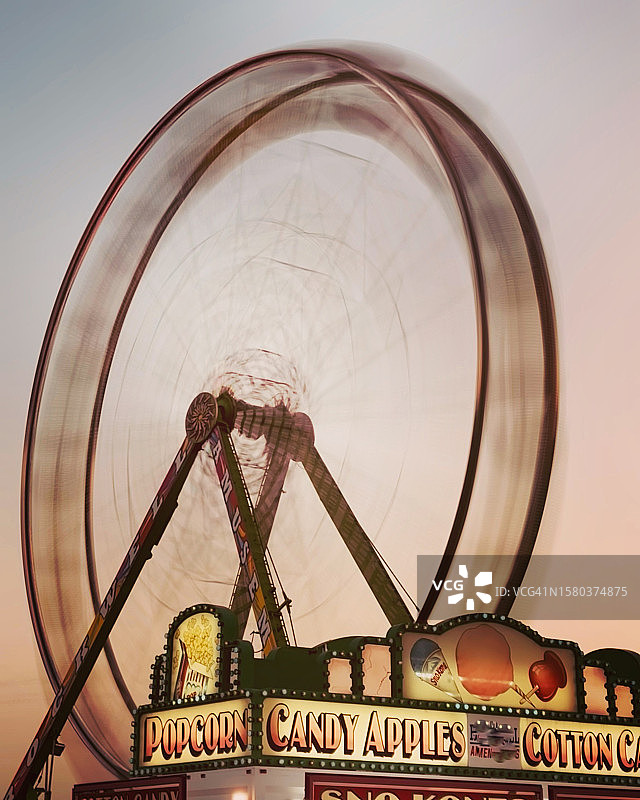 旋转的摩天轮图片素材