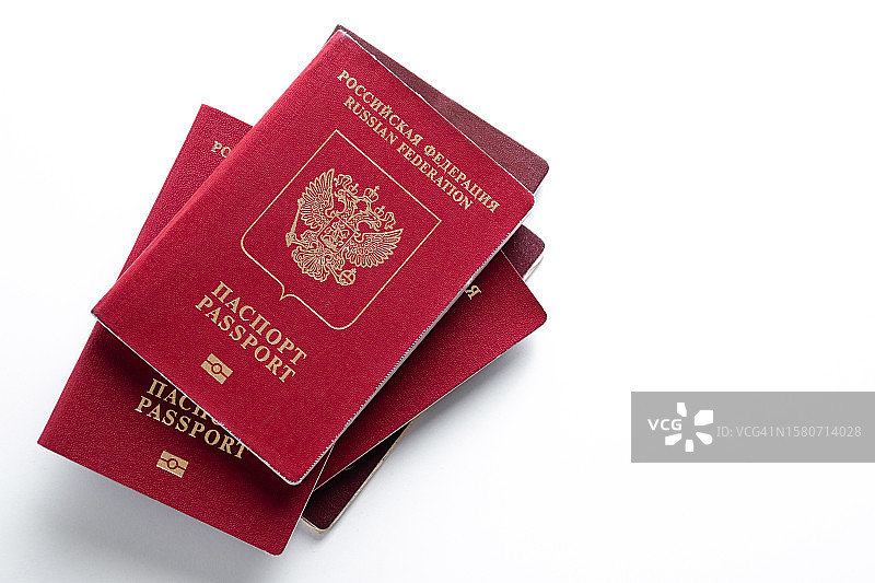 俄罗斯公民的国际和国内护照：禁止向俄罗斯游客发放申根签证，旅行禁令，拒发签证和居留许可，放弃公民身份，俄罗斯人的迁移和移民图片素材