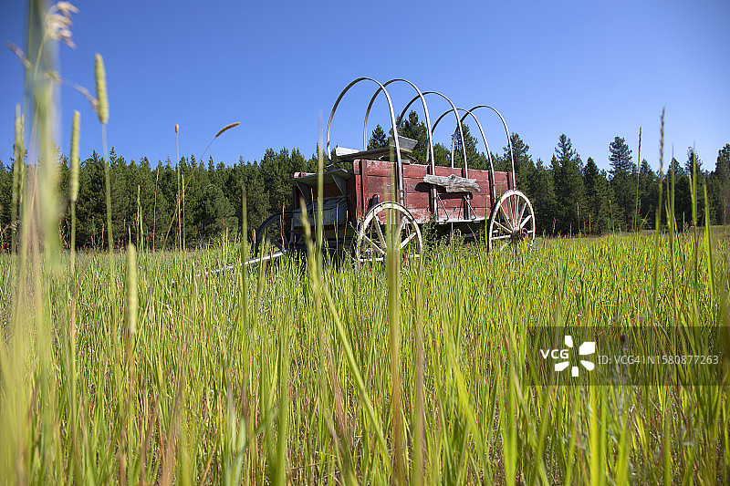 废弃的旧货车图片素材