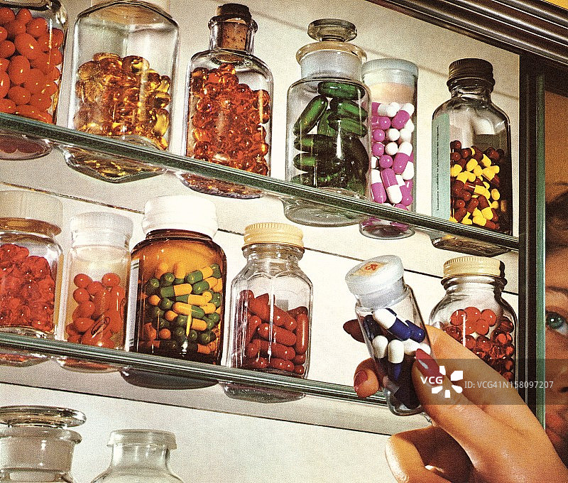 女性的手与药柜图片素材