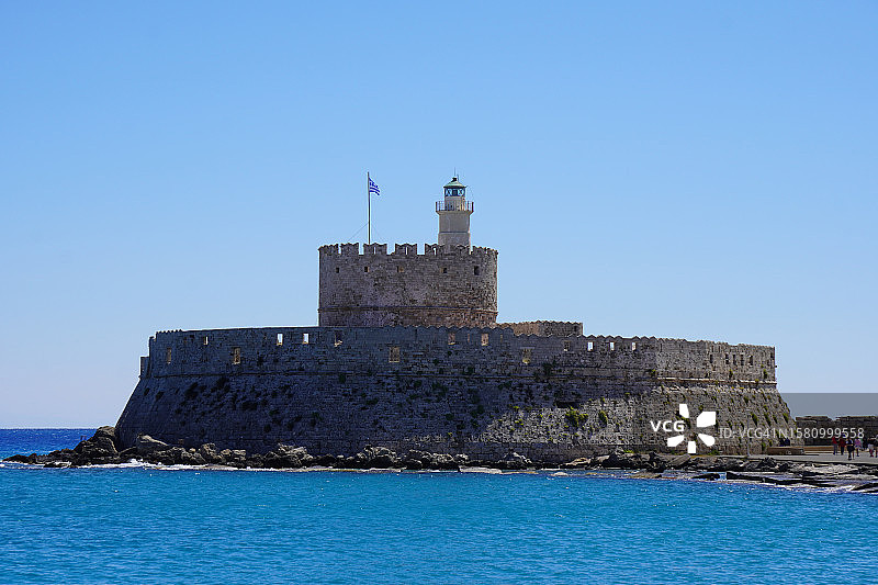 阳光下的阿吉奥斯·尼古拉斯要塞，位于希腊罗德镇图片素材