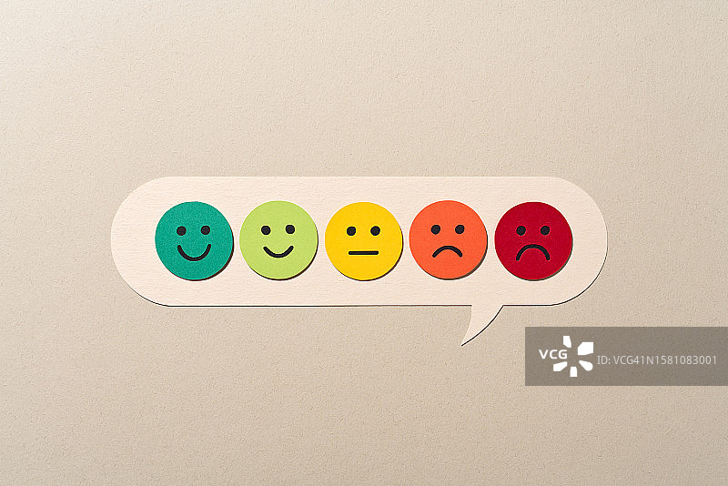语音气泡中表情符号的满意度评级，纸工艺图片素材