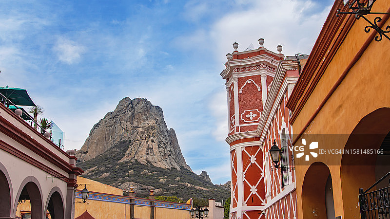 伯纳尔巨石：自然奇观图片素材