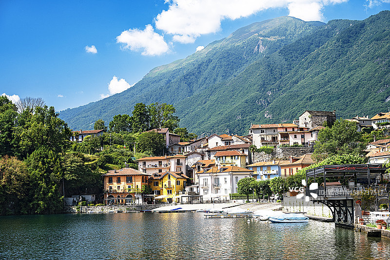 梅尔戈佐村，位于意大利北部梅尔戈佐湖岸边（大湖区）图片素材