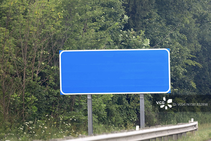 路边的空白标牌图片素材