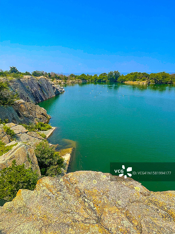 旧采石场花岗岩露头图片素材