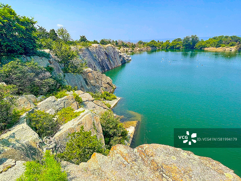 旧采石场花岗岩露头图片素材