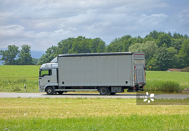运货卡车配送货物图片素材