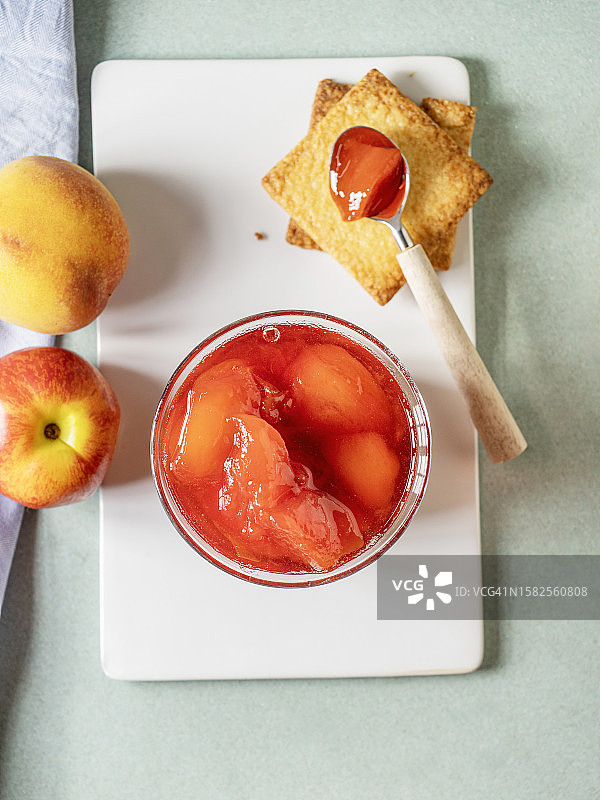 桃子酱，配奶油酥饼的桃子酱，桃子蜜饯图片素材