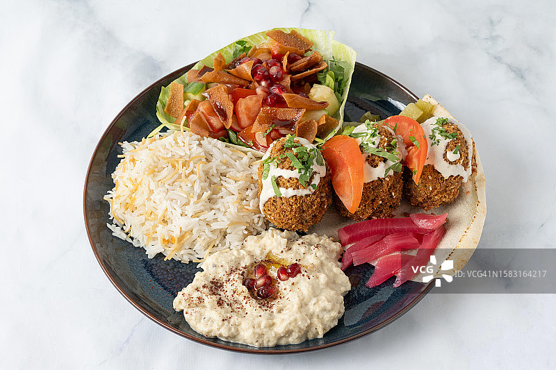 碗装黎巴嫩特色炸豆丸子图片素材