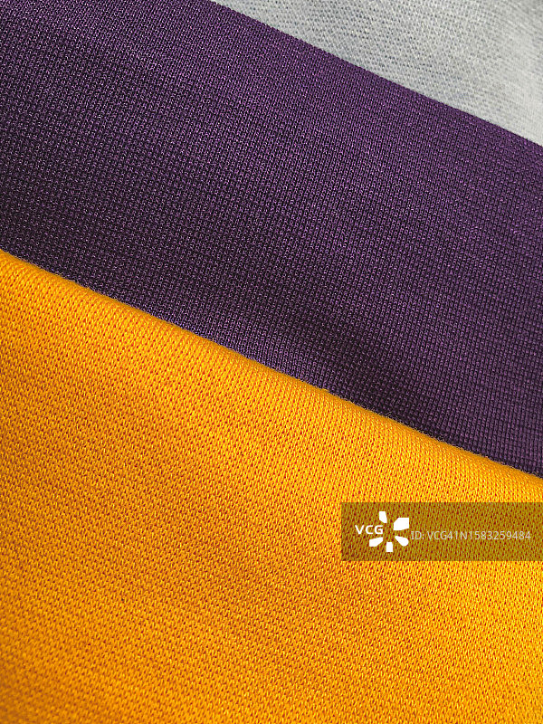 堆叠的彩色衣服图片素材