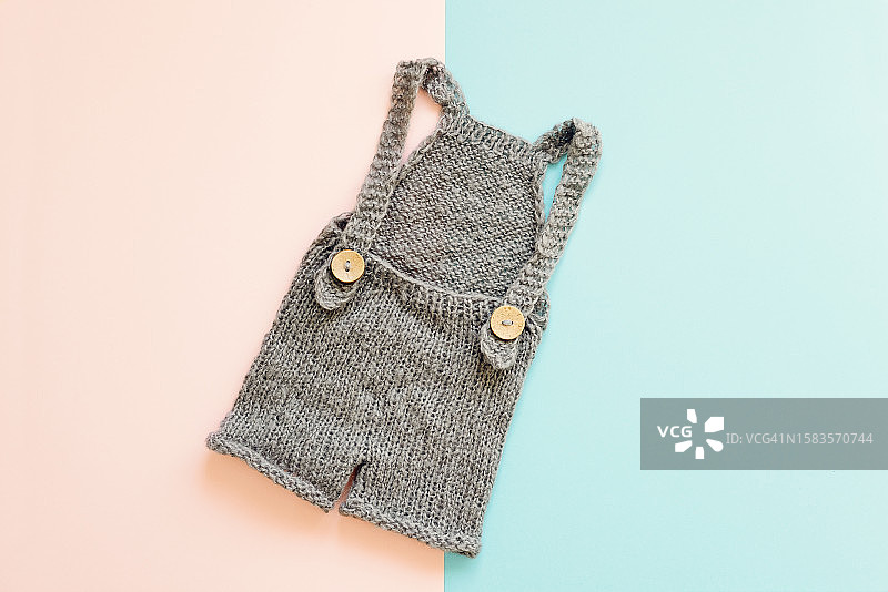 手工针织婴儿连体衣图片素材