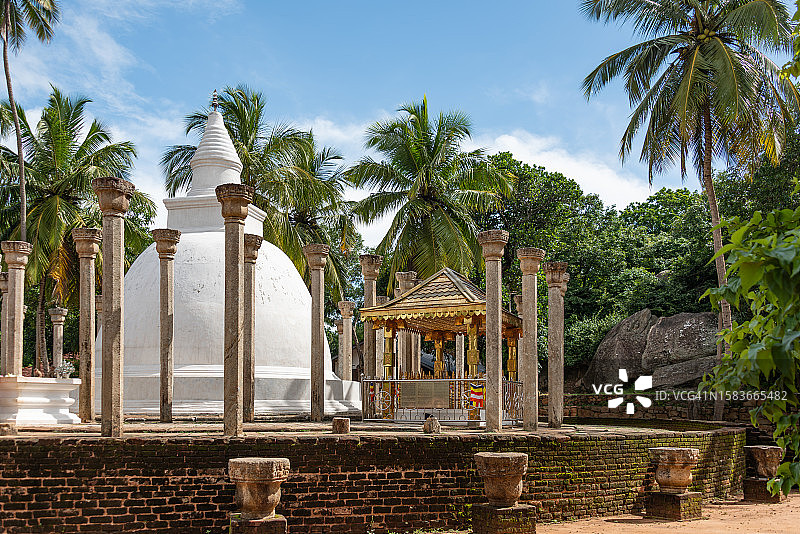 斯里兰卡米欣泰Ambasthale Dagoba芒果树塔图片素材
