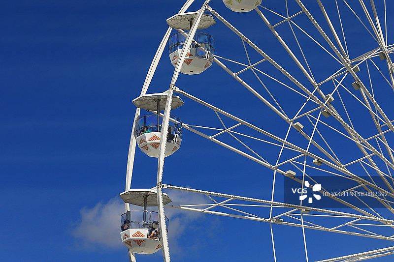 旋转的摩天轮图片素材