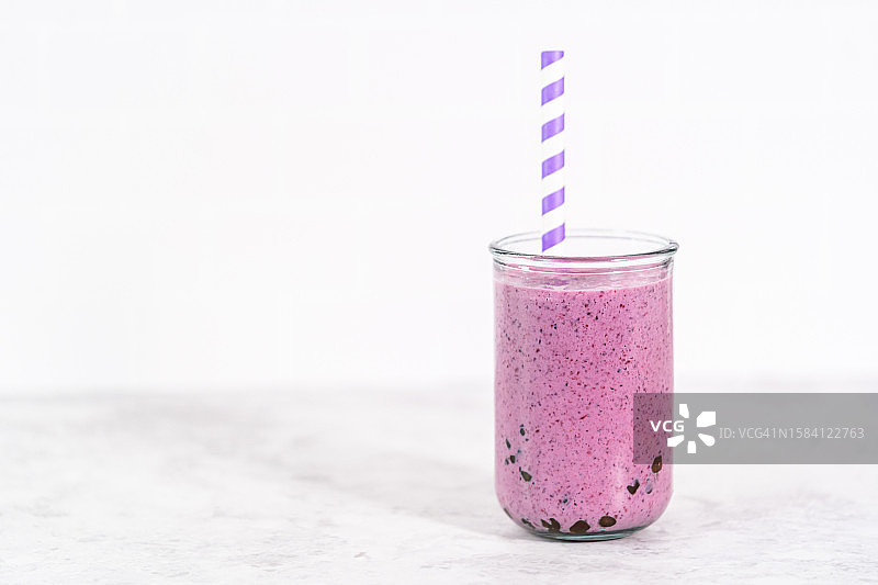 桌上的冰沙特写图片素材