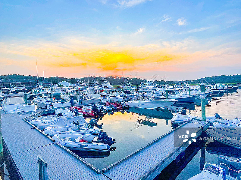 格洛斯特安角码头日落下的船只图片素材